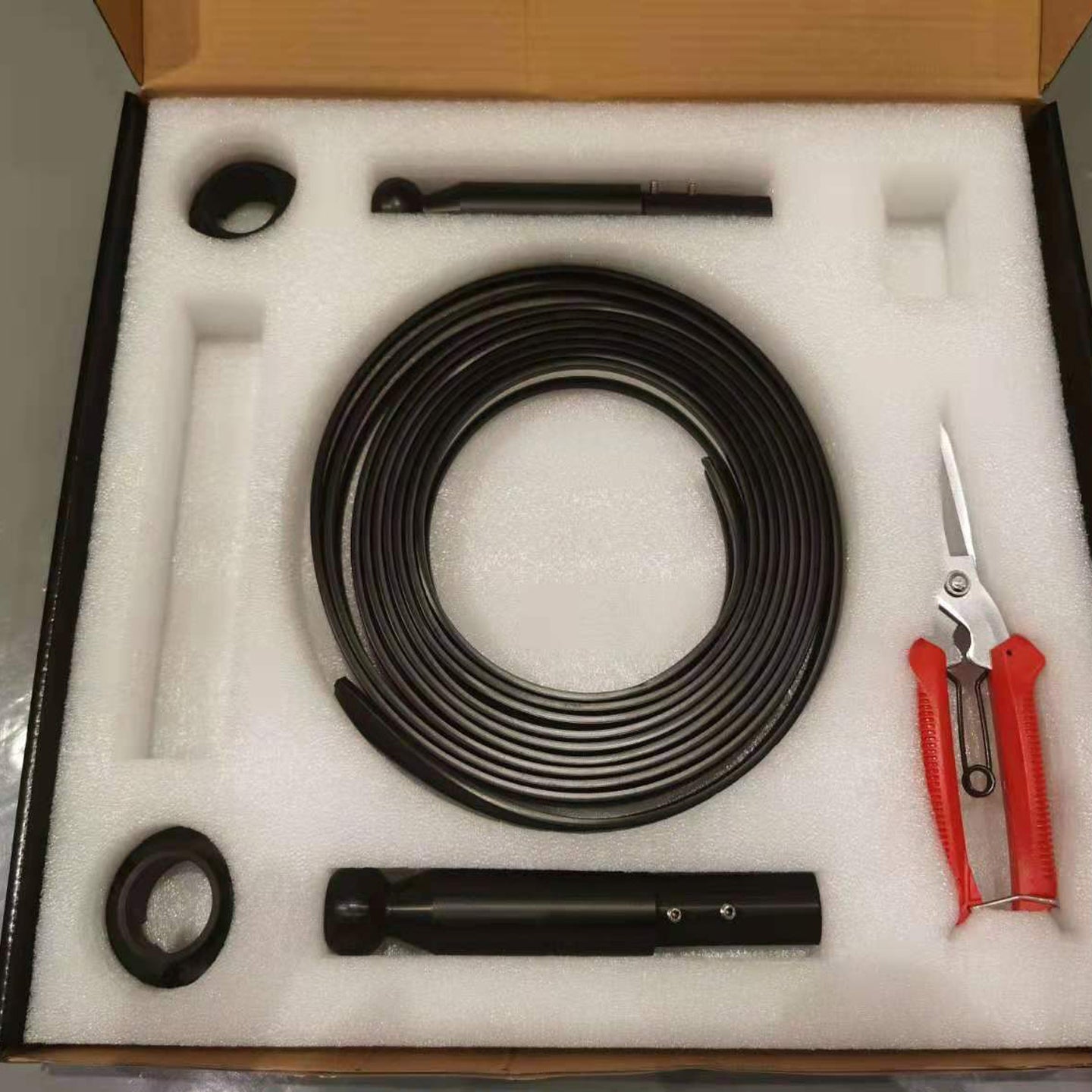 Ningbo Foroureyes Electric LED Skyline Lights indoor lamp kit with coiled black cable metal poles mounting rings and red snips